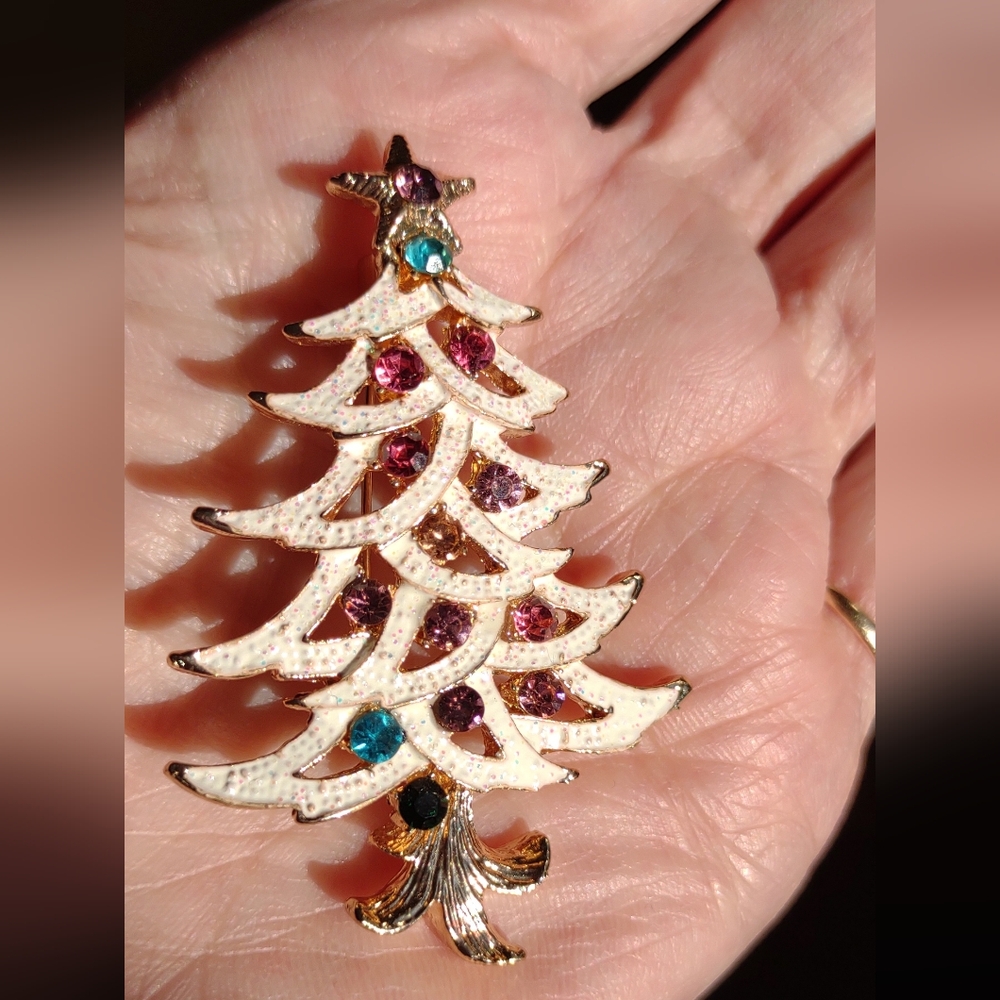 Angel Wing Tree Pin - Picture 2 of 5